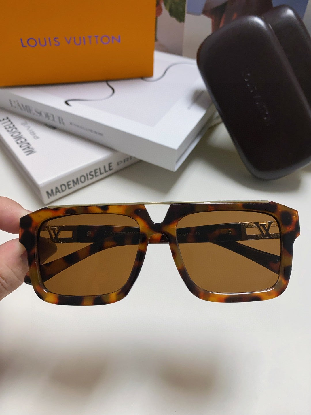MASCOT PILOT SQUARE SUNGLASS 581376 IN HAVANA ACETATE GOLD METAL