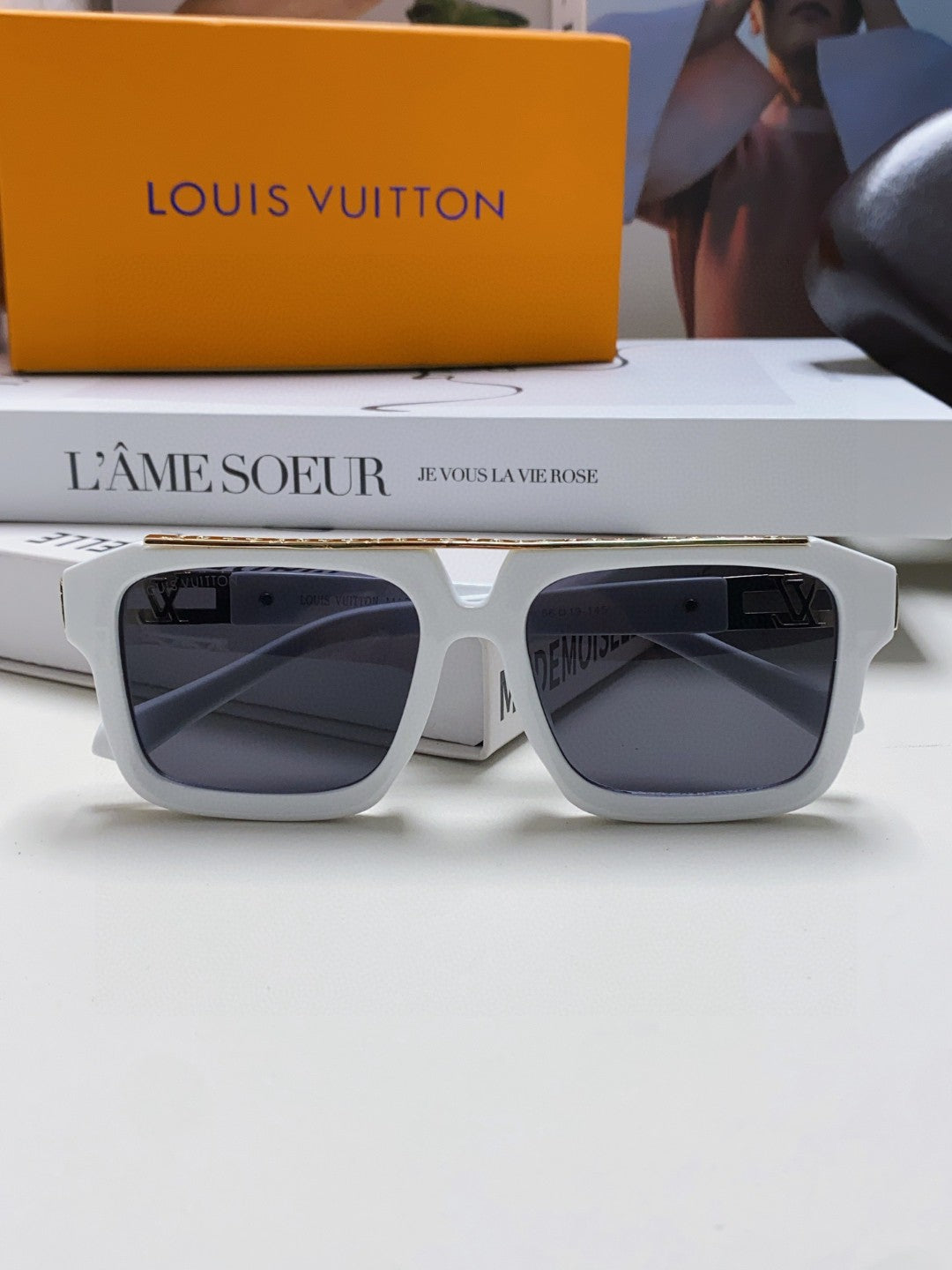 MASCOT PILOT SQUARE SUNGLASS 581377 IN WHTIE ACETATE GOLD METAL