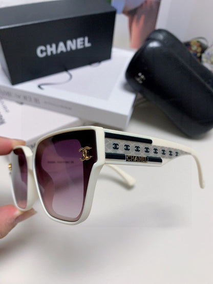 SQUARE SUNGLASSES 632696 IN WHITE ACETATE