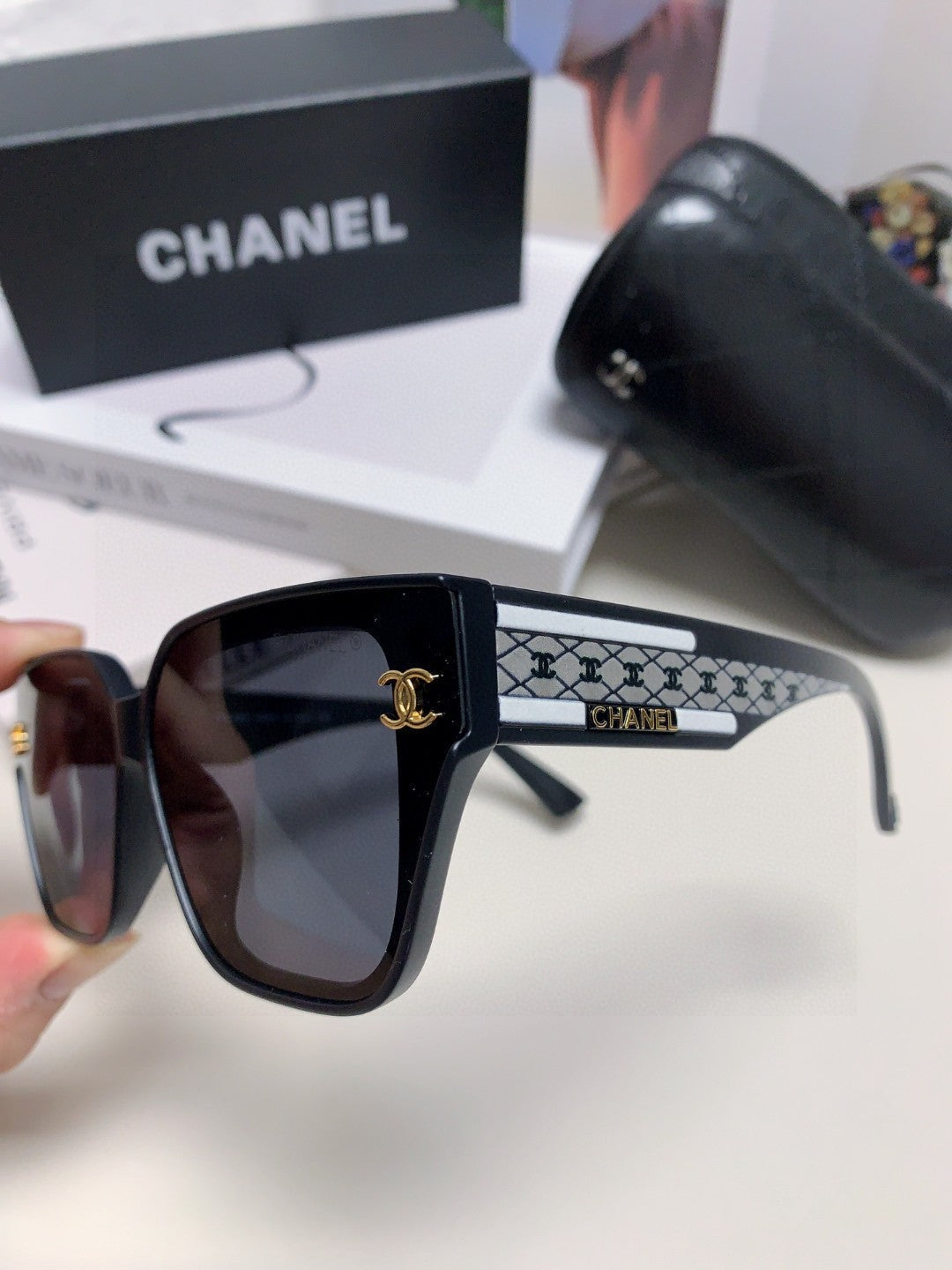 SQUARE SUNGLASSES 632697 IN BLACK ACETATE