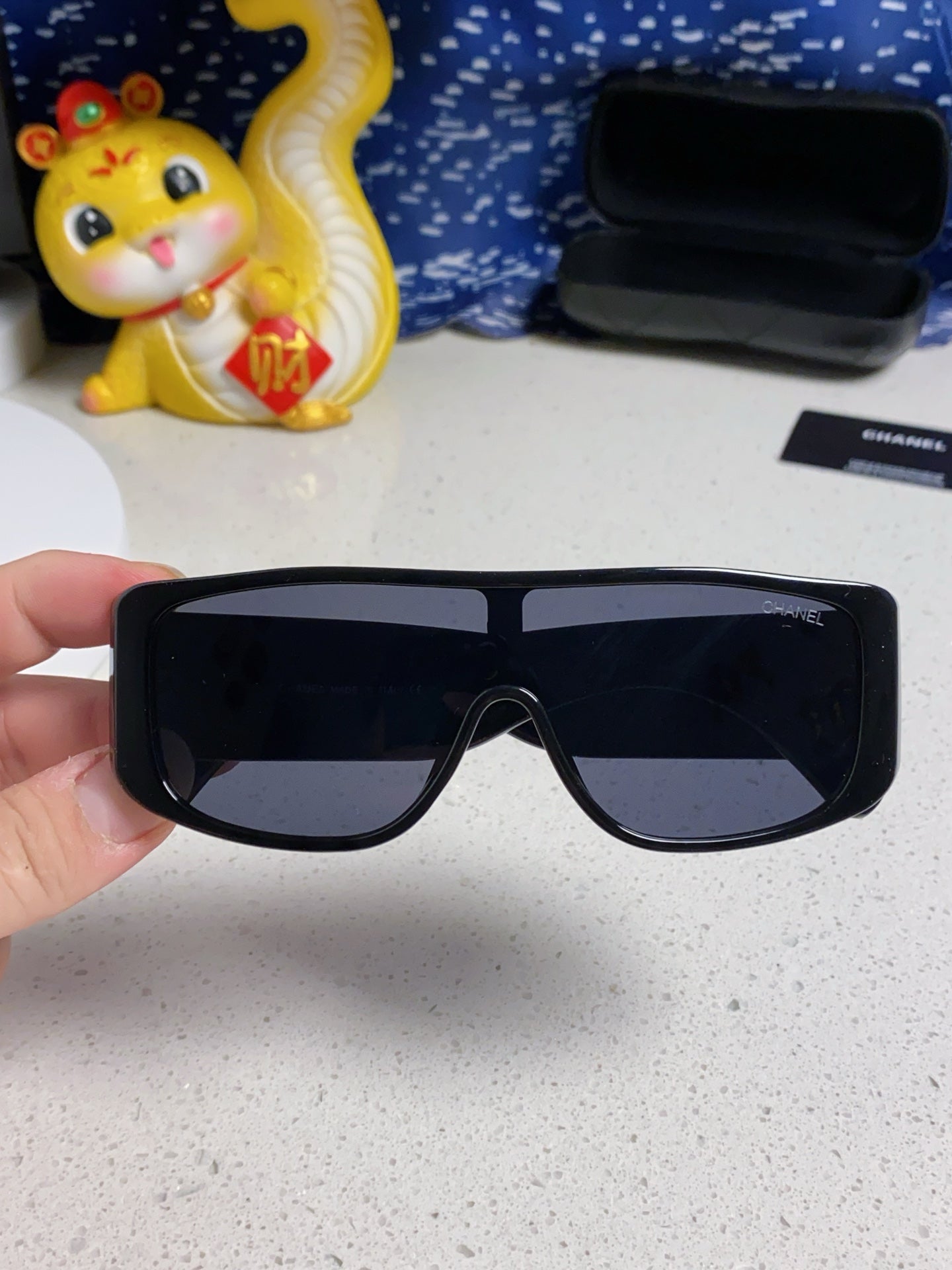 SQUARE SUNGLASSES 641782 IN BLACK ACETATE