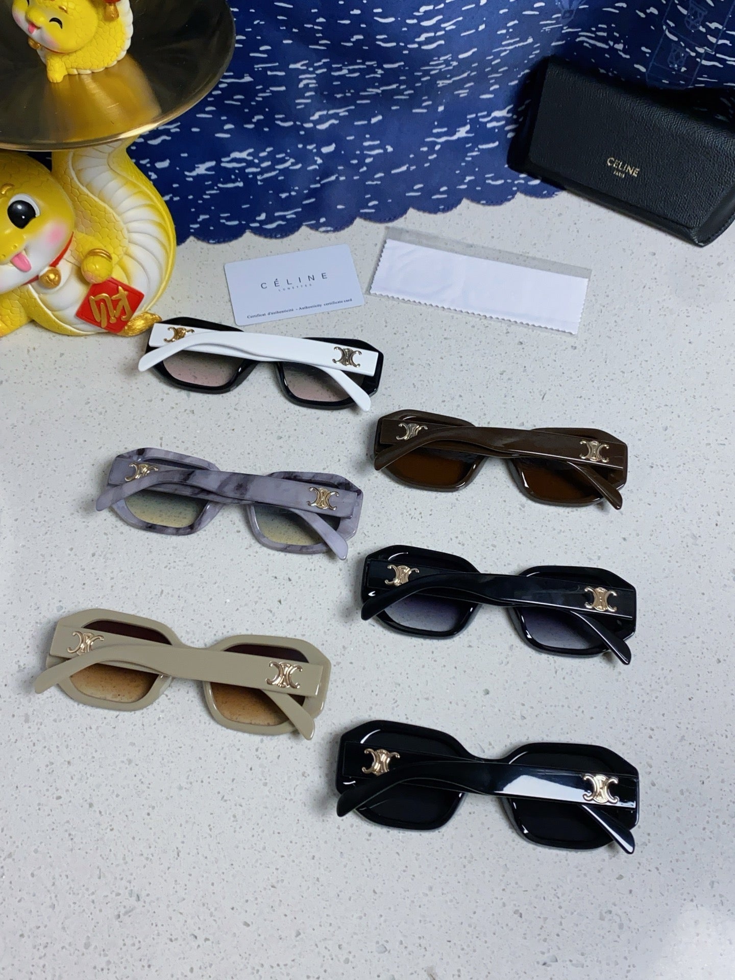 TRIOMPHE SQUARE SUNGLASS 566739 IN BLACK AND WHITE ACETATE