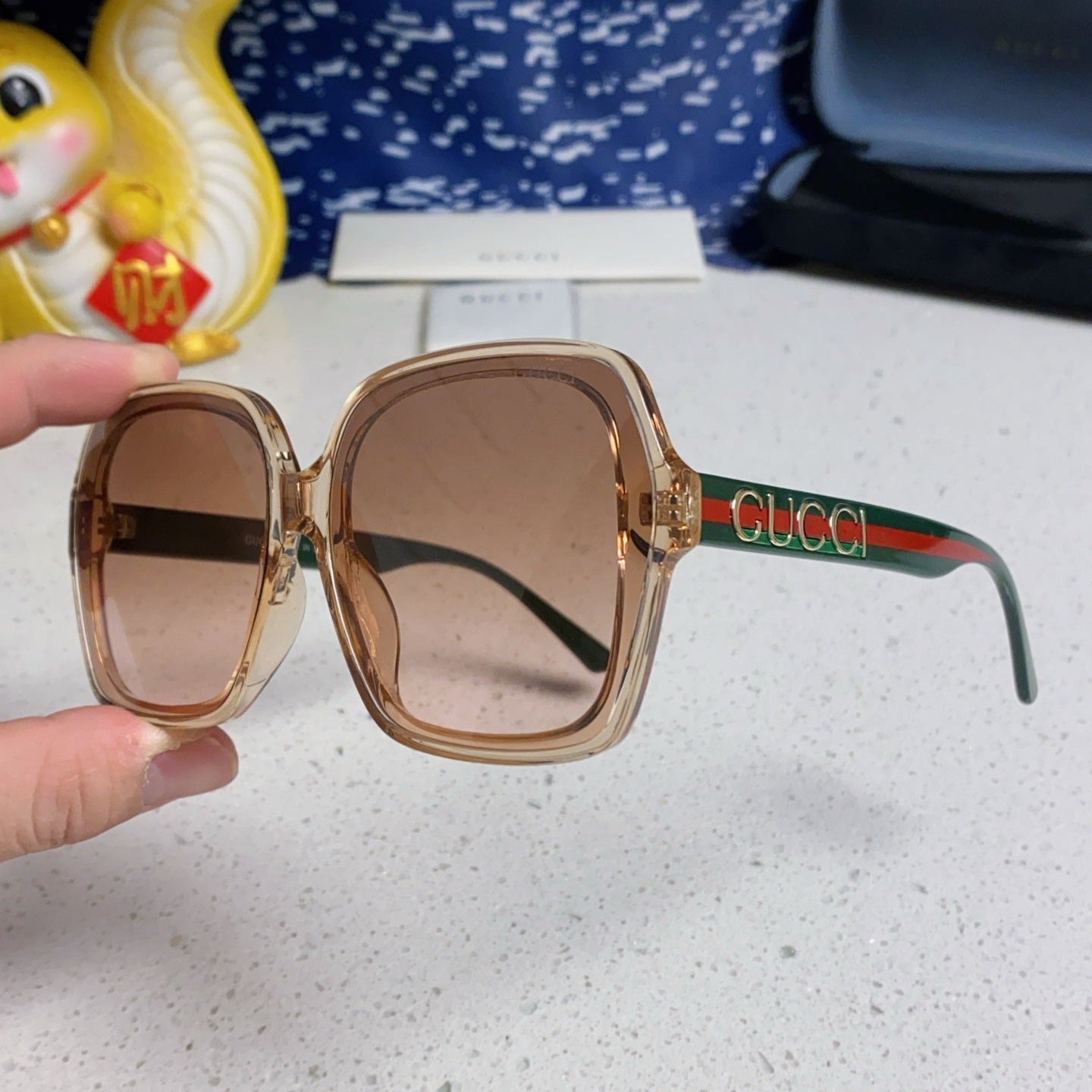 SQUARE FRAME SUNGLASSES 573309 IN ACETATE EMBOSSED LOGO