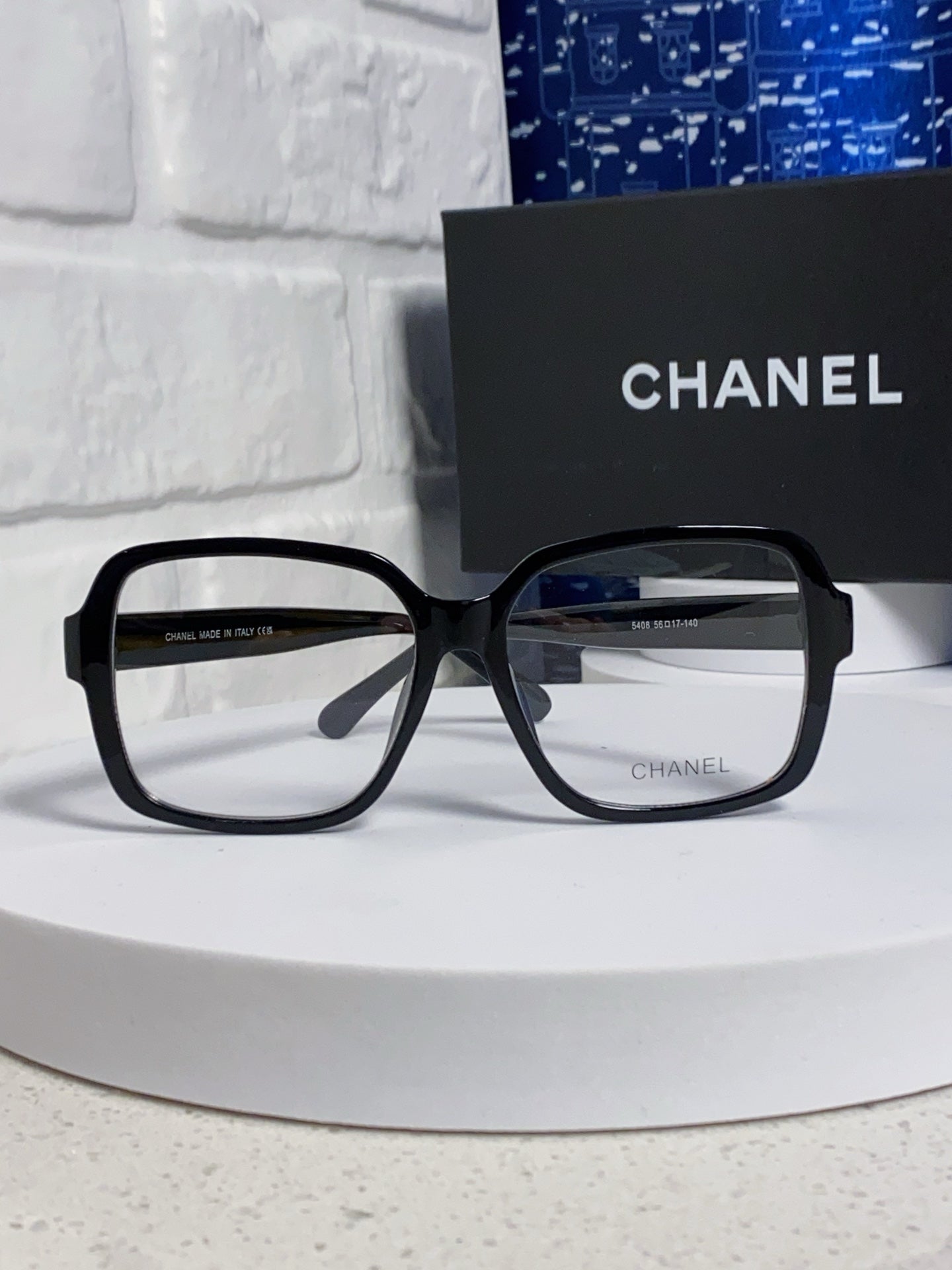 SQUARE SUNGLASSES 638934 IN BLACK ACETATE