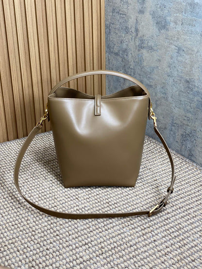 LE 37 MEDIUM BUCKET BAG 25 IN CEDAR BROWN CALFSKIN GOLD HARDWARE