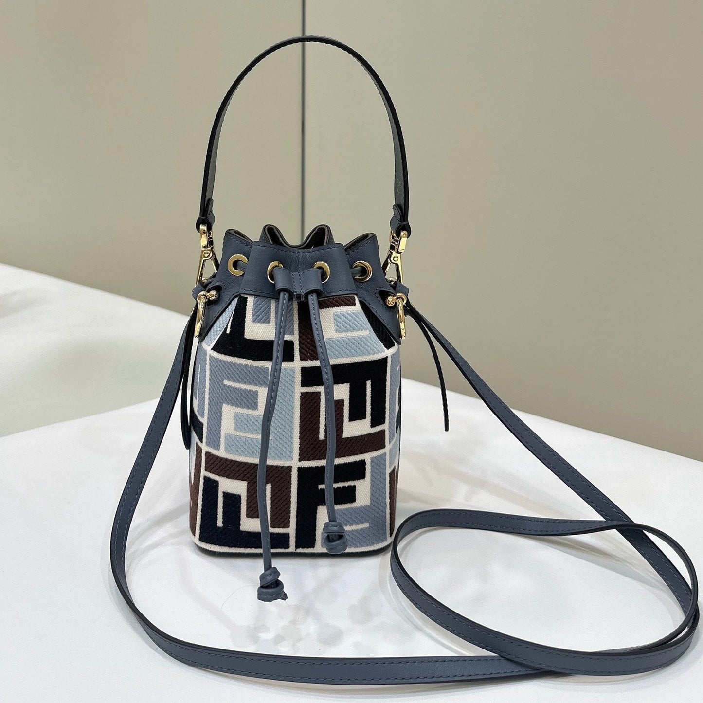 MON TRESOR 18 IN COLORFUL CANVAS WITH FF MOTIF EMBROIDERED