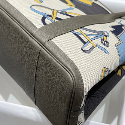 GARDEN PARTY 36 IN IVORY YELLOW BLUE TOILE H CANVAS ETOUPE CALFSKIN EQUESTRIAN HARNESS PRINT