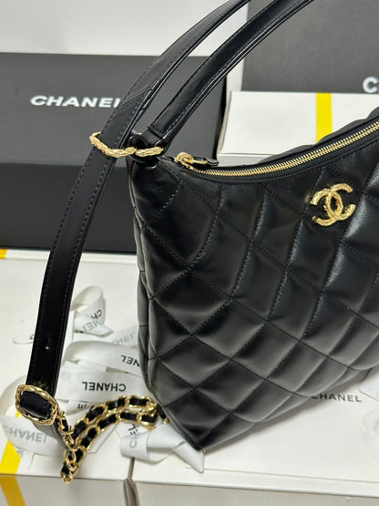 CC MAXI 30 HOBO BAG IN BLACK CALFSKIN WITH STRAP