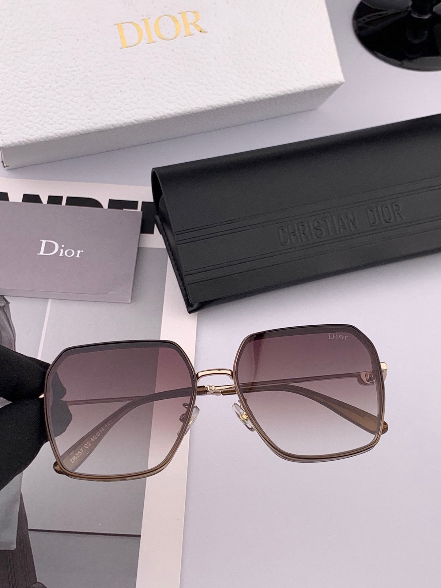 MONTAIGNE SUNGLASS D7635 IN METAL