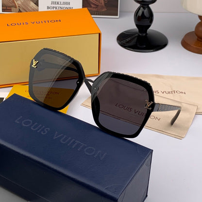 SQUARE SUNGLASSES L30157 IN BLACK ACETATE MONOGRAM LOGO