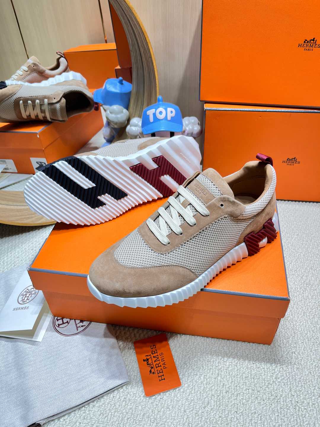 BOUNCING SNEAKER IN PEANUT BROWN SUEDE AND WHITE KNIT