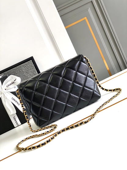 CC MEDIUM 22 FLAP BAG IN BLACK LAMBSKIN GOLD HARDWARE