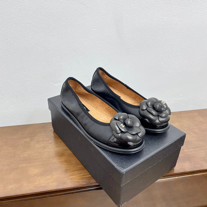 BALLET FLAT ROUND TOE IN BLACK SHEEPSKIN WITH FLOWER
