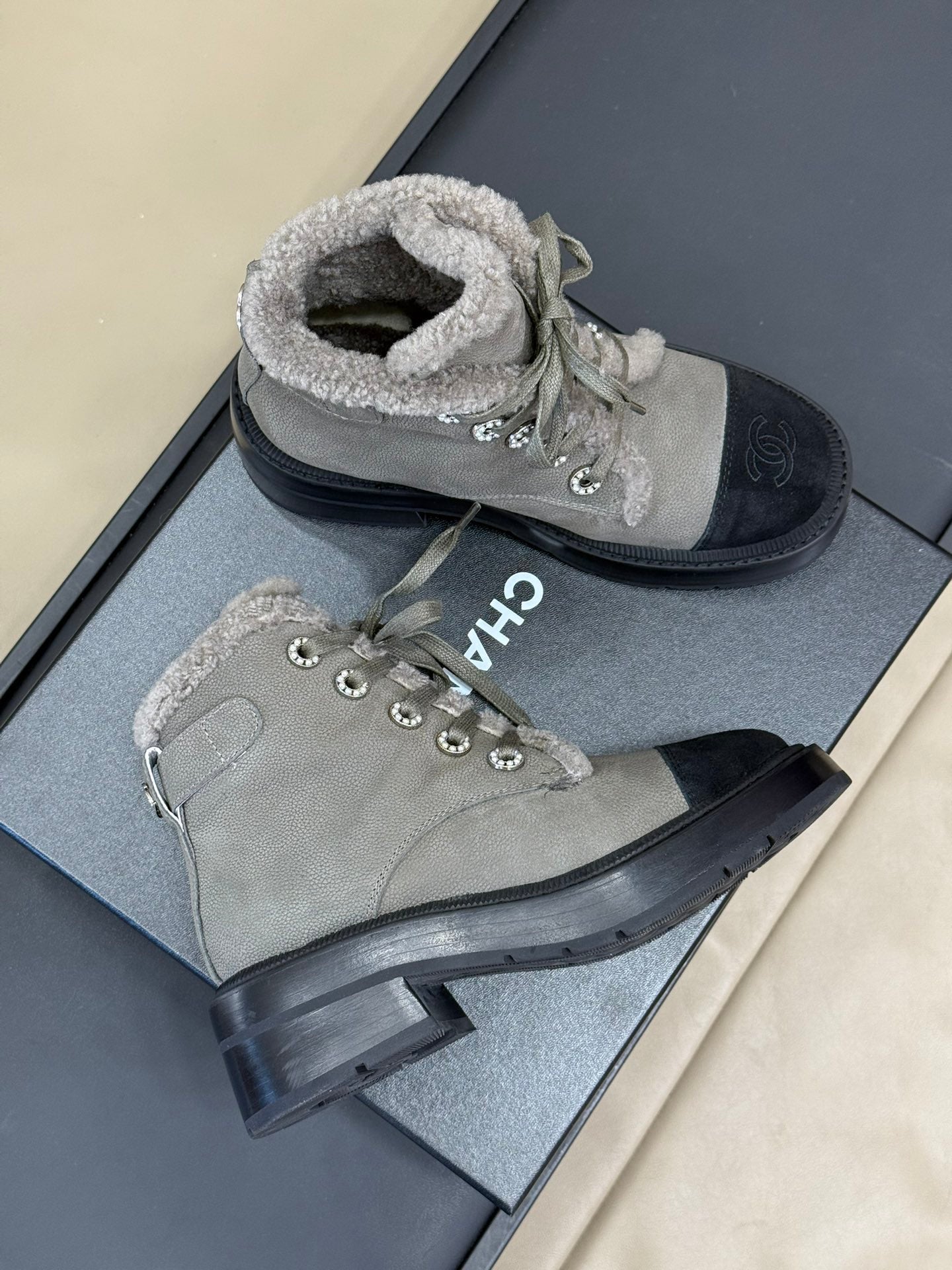 SHORT BOOTS IN KHAKI BROWN GRAIN PEBBLE CALFSKIN