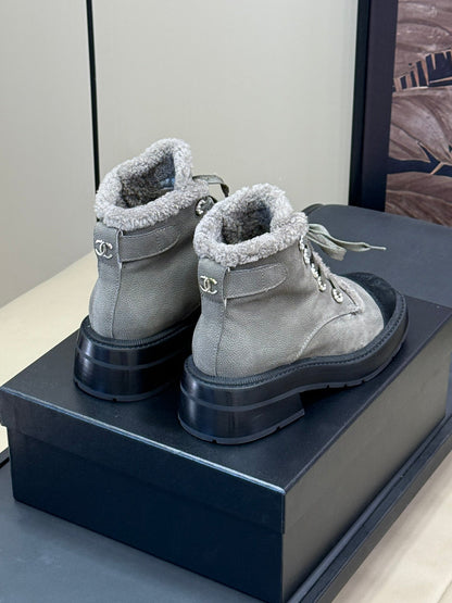 SHORT BOOTS IN KHAKI BROWN GRAIN PEBBLE CALFSKIN