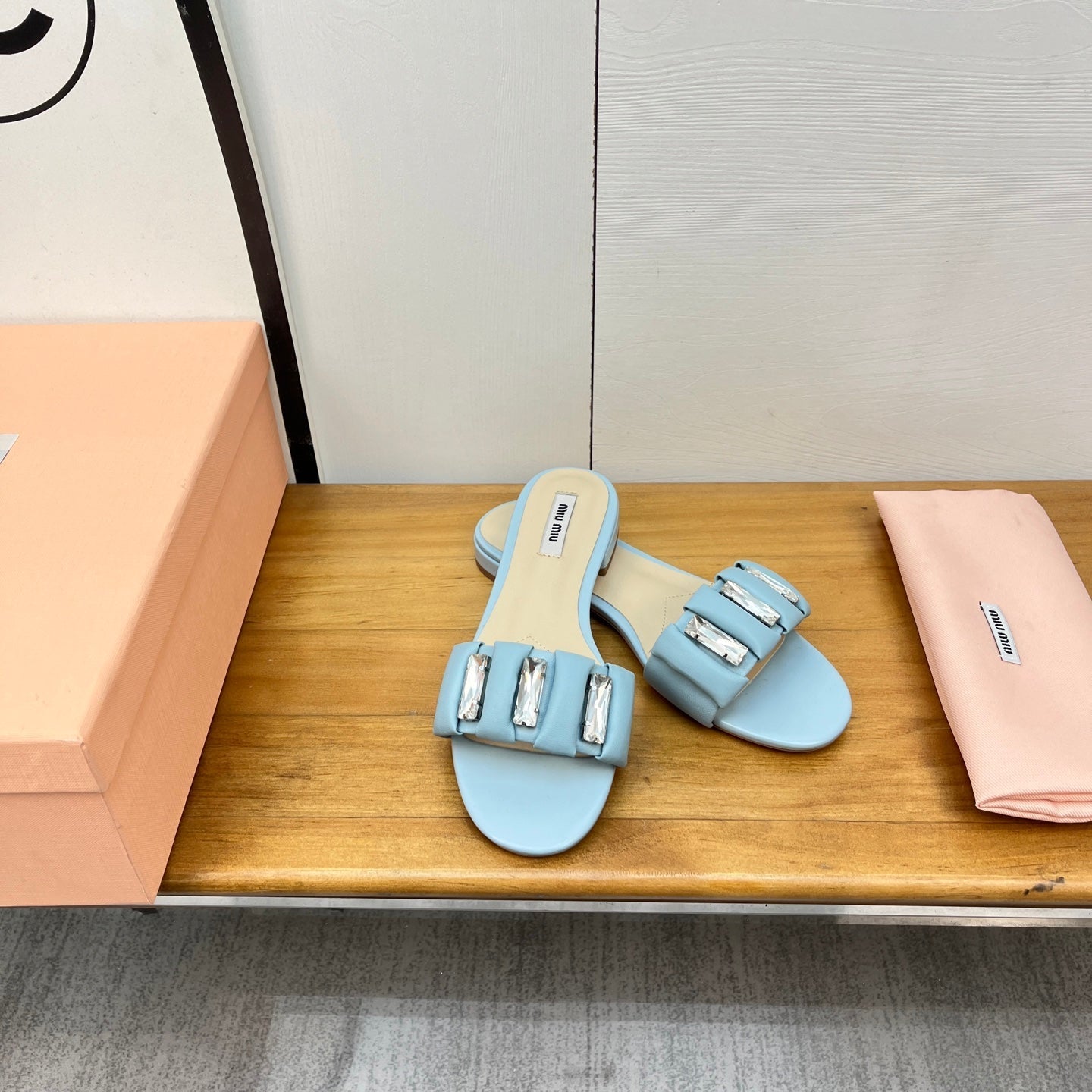 FLAT SLIDE IN LIGHT BLUE CALFSKIN
