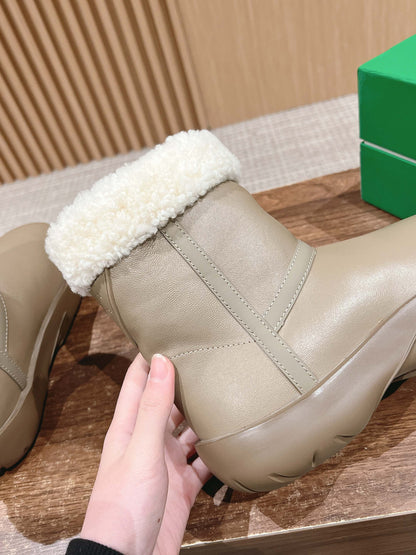 SNAP ANKLE BOOT IN KHAKI BROWN LAMBSKIN AND SHEARLING LINING