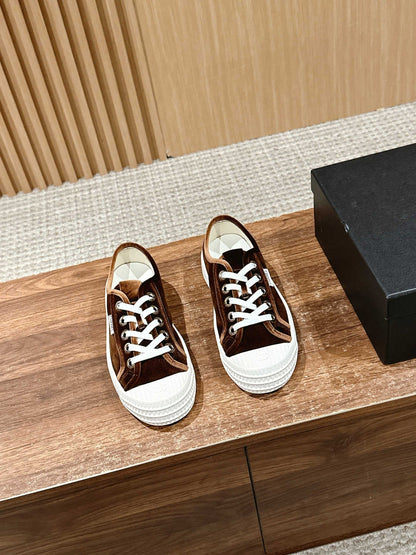 CONVERSE SNEAKER IN PENNY BROWN VELVET