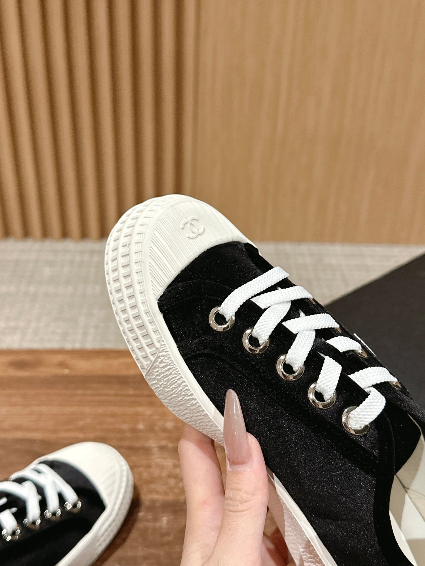 CONVERSE SNEAKER IN BLACK VELVET