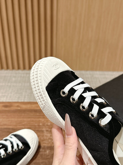 CONVERSE SNEAKER IN BLACK VELVET