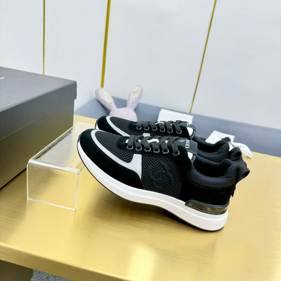 CLASSIC TRAINER IN BLACK MERCERIZED VELVET