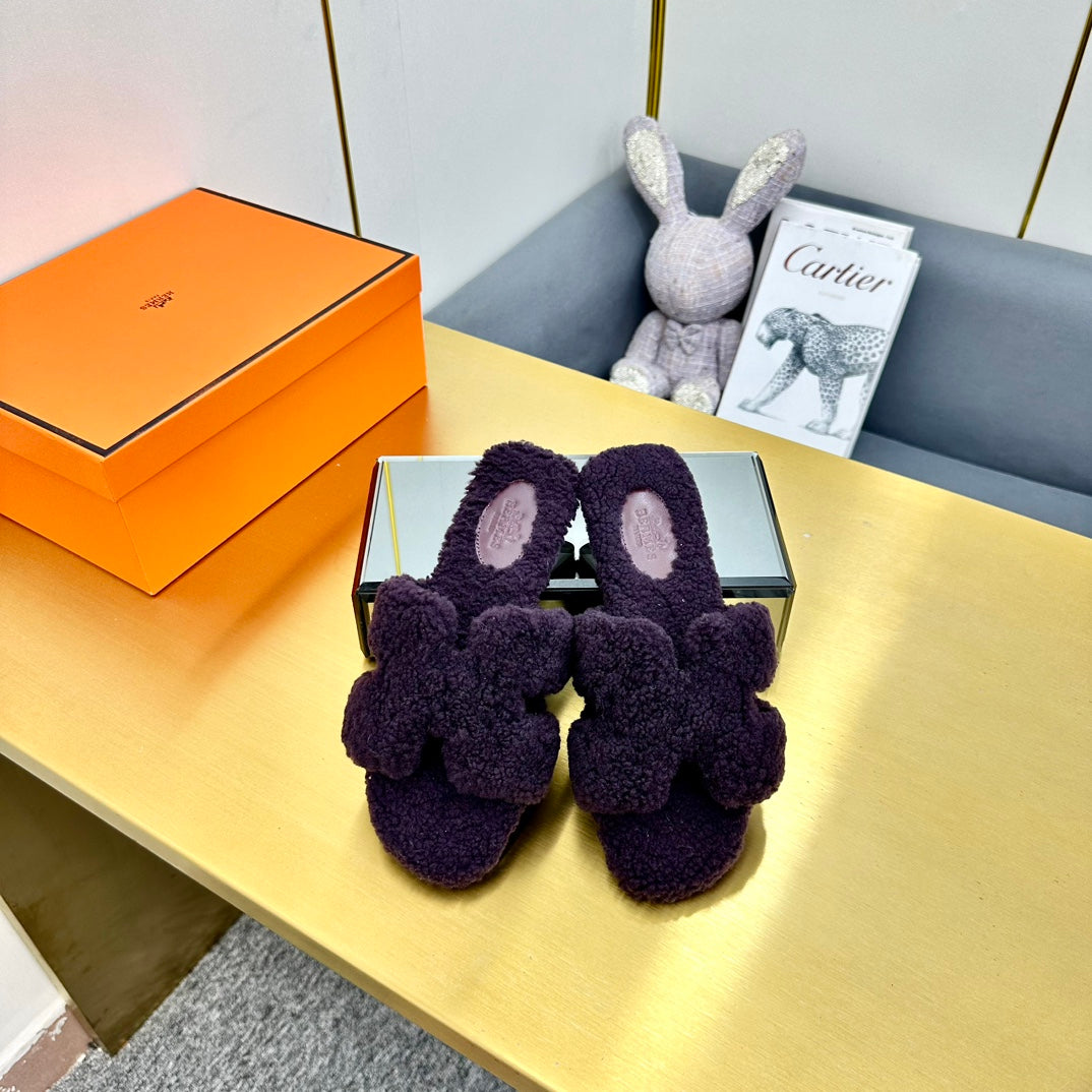 ORAN SHEARLING SANDALS EGGPLANT PURPLE