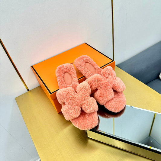 ORAN SHEARLING SANDALS SALMON PINK