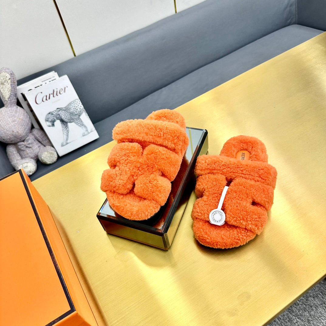 CHYPRE SANDAL IN SPANISH ORANGE SHEARLING
