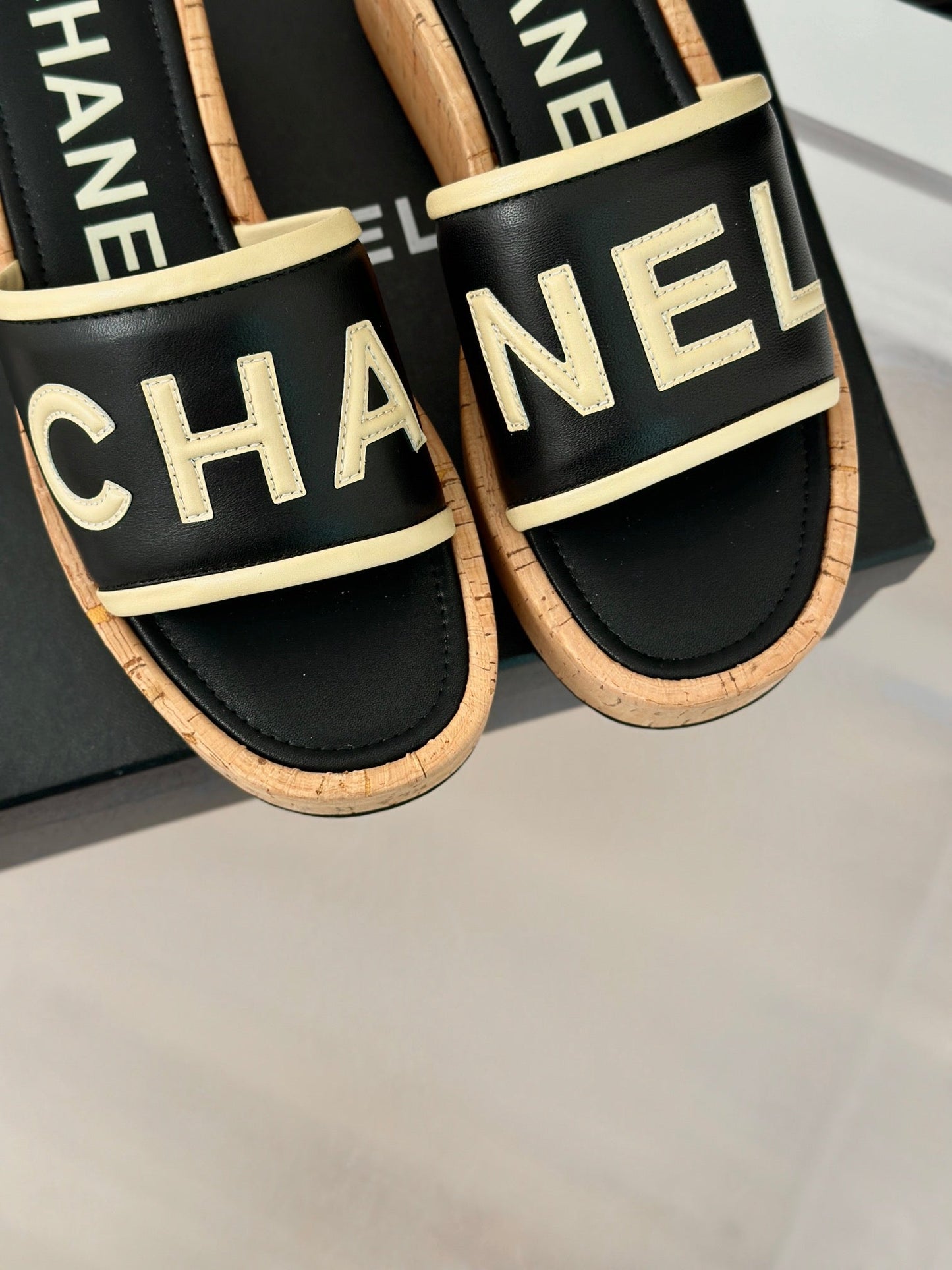 THICK SOLE LETTER SLIPPERS IN BLACK SHEEPSKIN