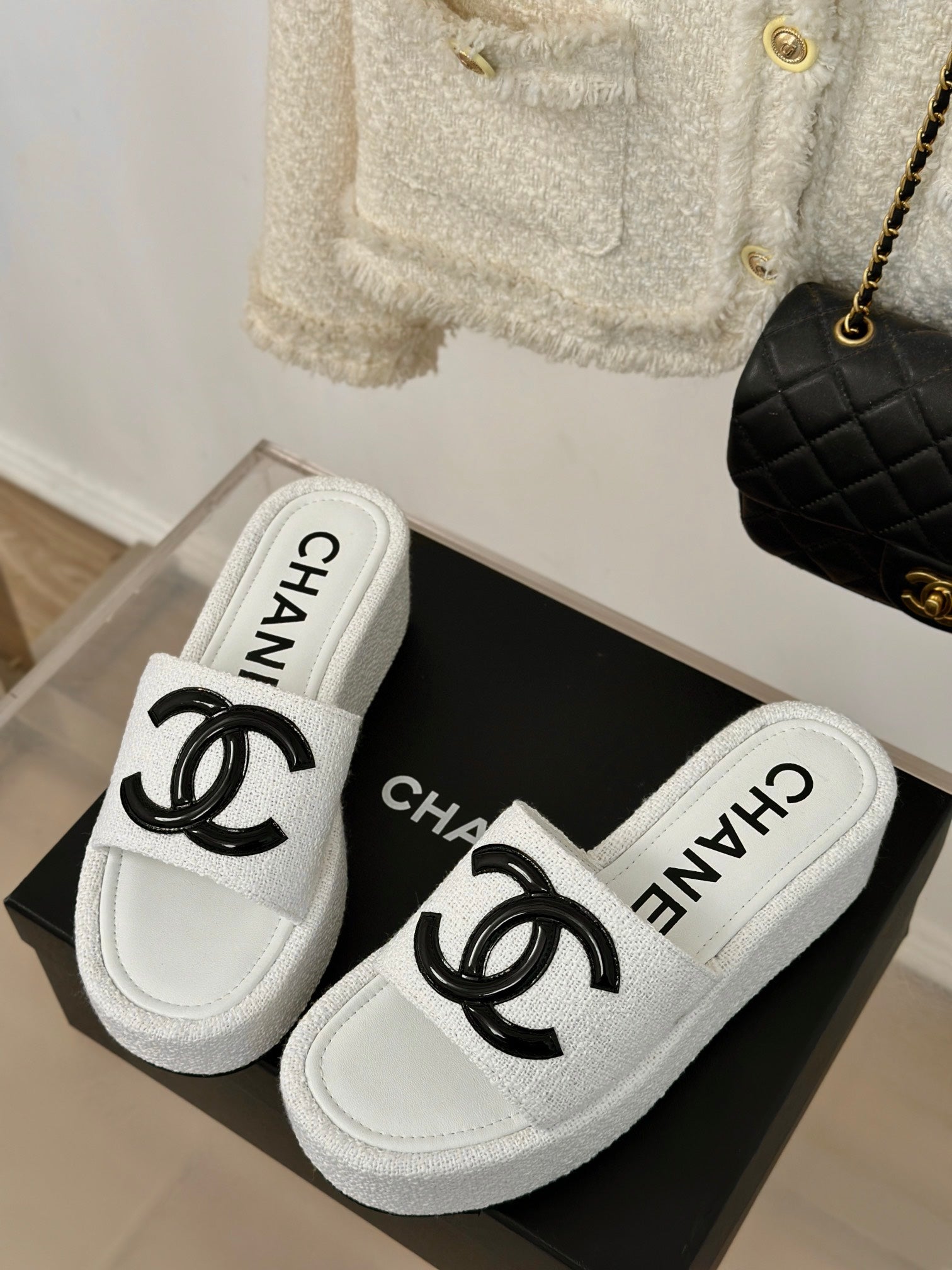 CLASSIC SLIPPERS THICK SOLE IN WHITE TWEED