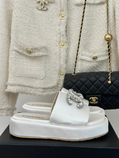 SLIPPERS THICK SOLE IN WHITE SATIN