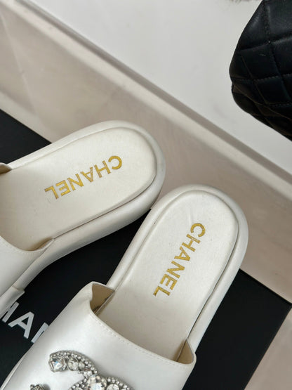 SLIPPERS THICK SOLE IN WHITE SATIN