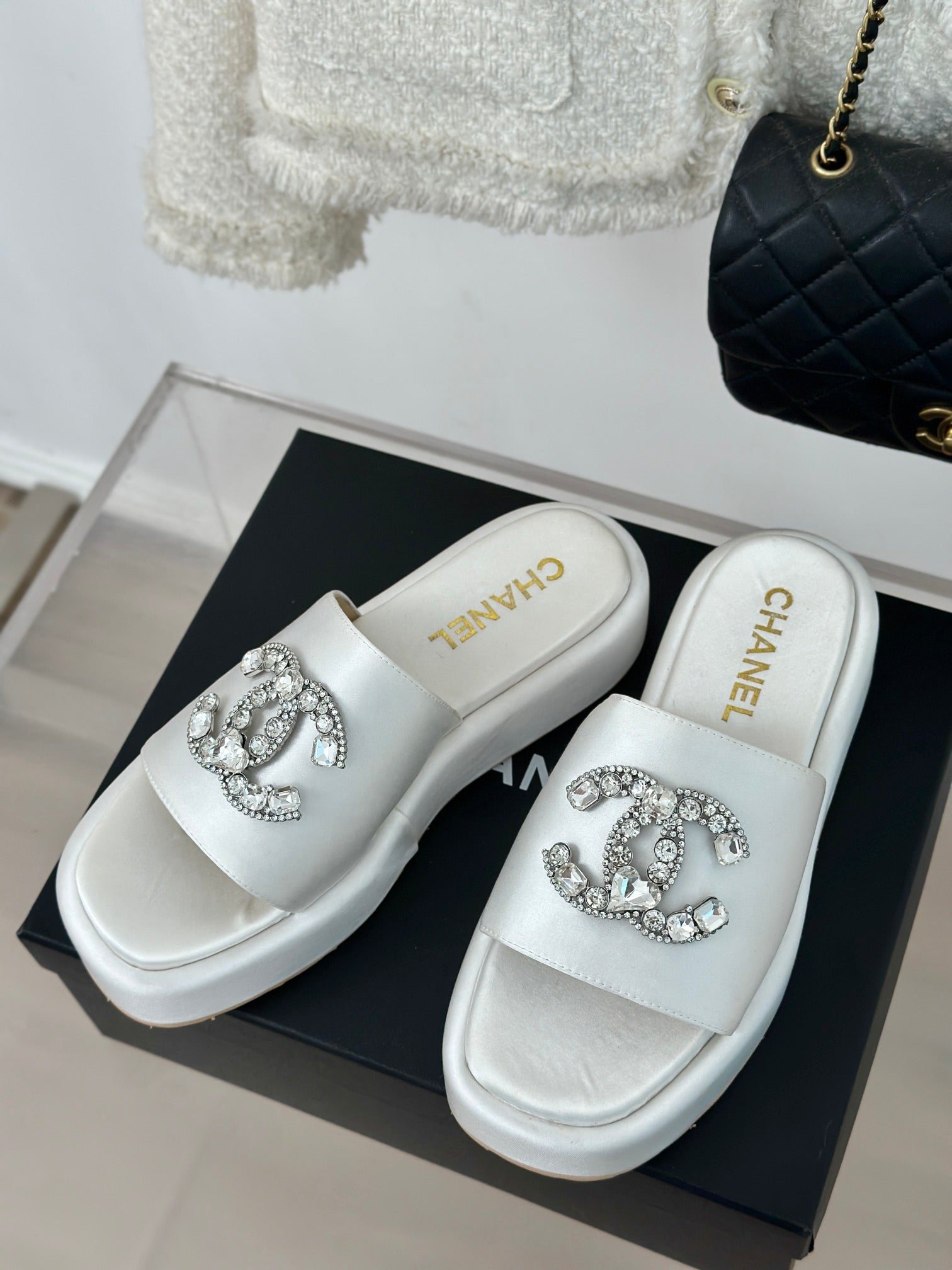 SLIPPERS THICK SOLE IN WHITE SATIN
