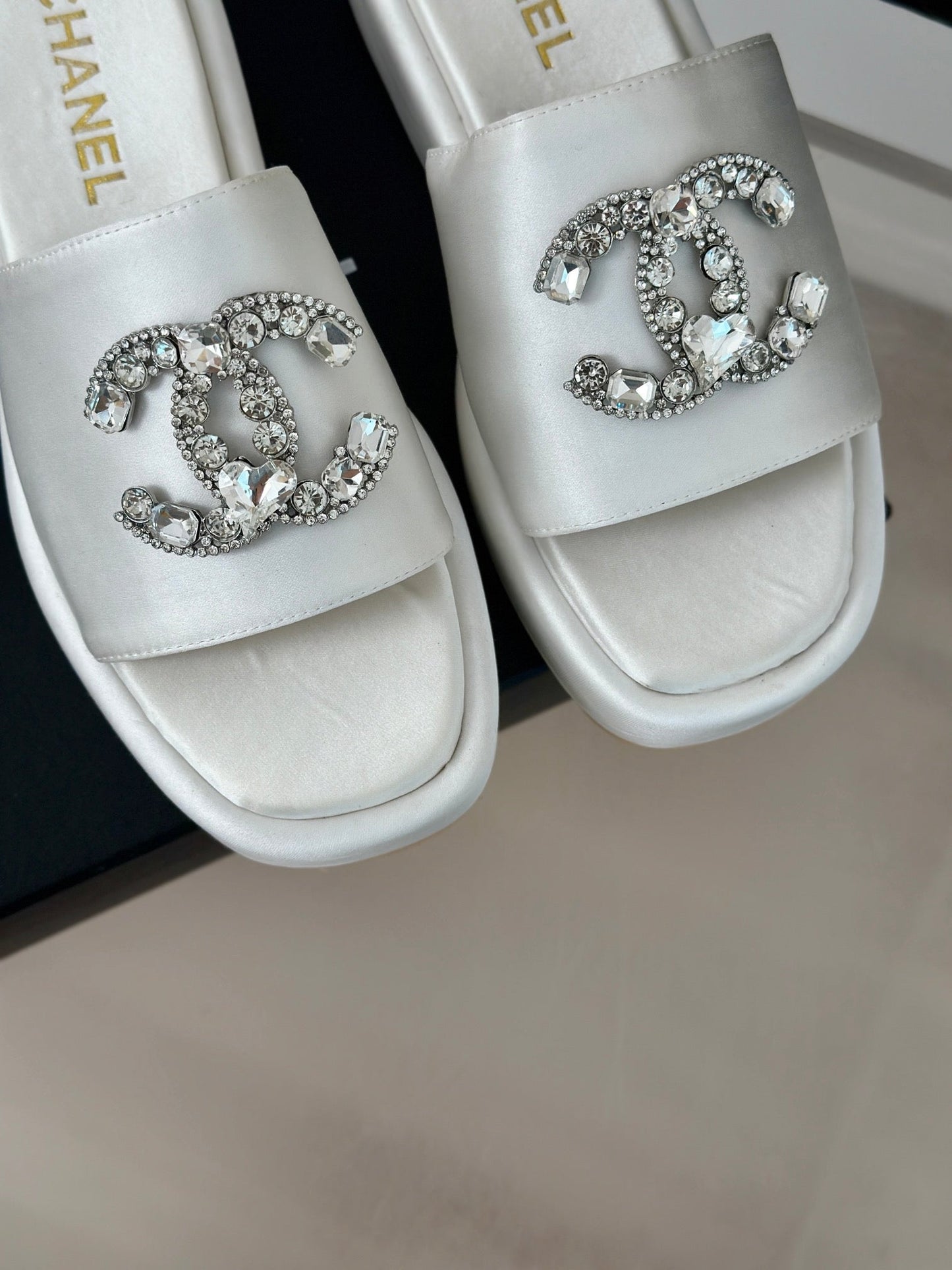 SLIPPERS THICK SOLE IN WHITE SATIN