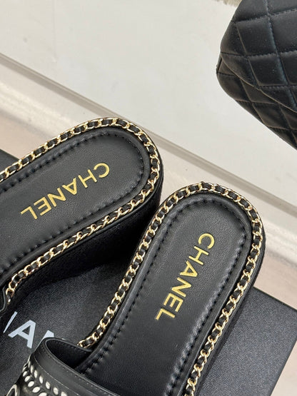 THICK SOLE WEDGE SLIPPERS IN BLACK MIX WHITE CALFSKIN
