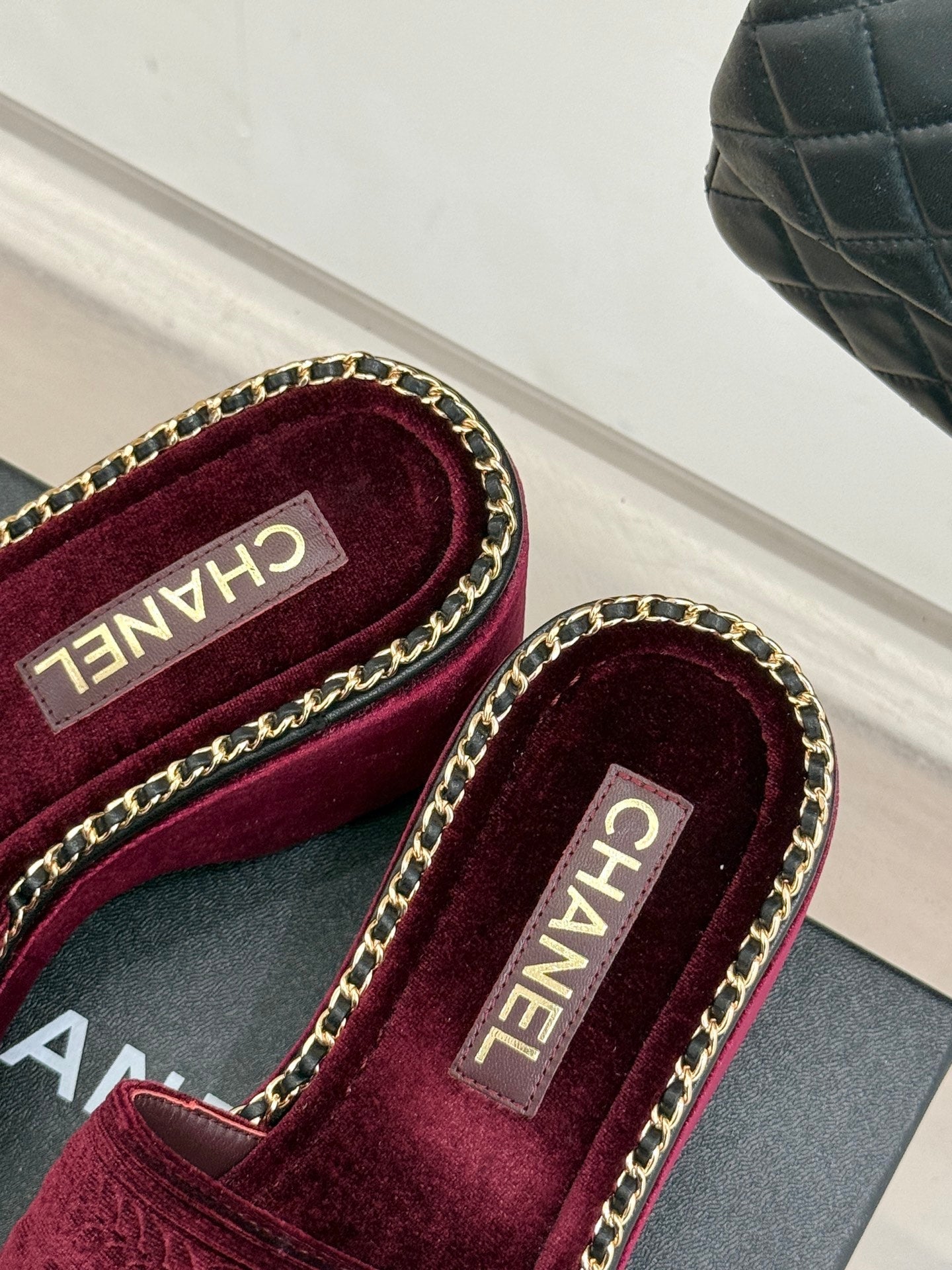 THICK SOLE WEDGE SLIPPERS IN MAROON RED VELVET