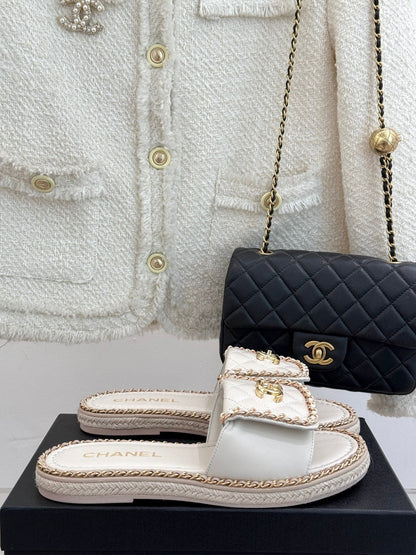 FLAT CHAIN HEART SLIPPER IN WHITE LAMBSKIN
