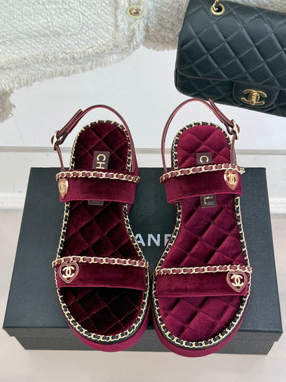 THICK-SOLED CHAIN HEART SANDAL IN PLUM PURPLE VELVET