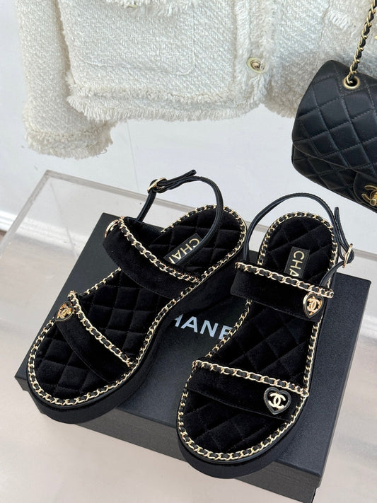 THICK-SOLED CHAIN HEART SANDAL IN BLACK VELVET