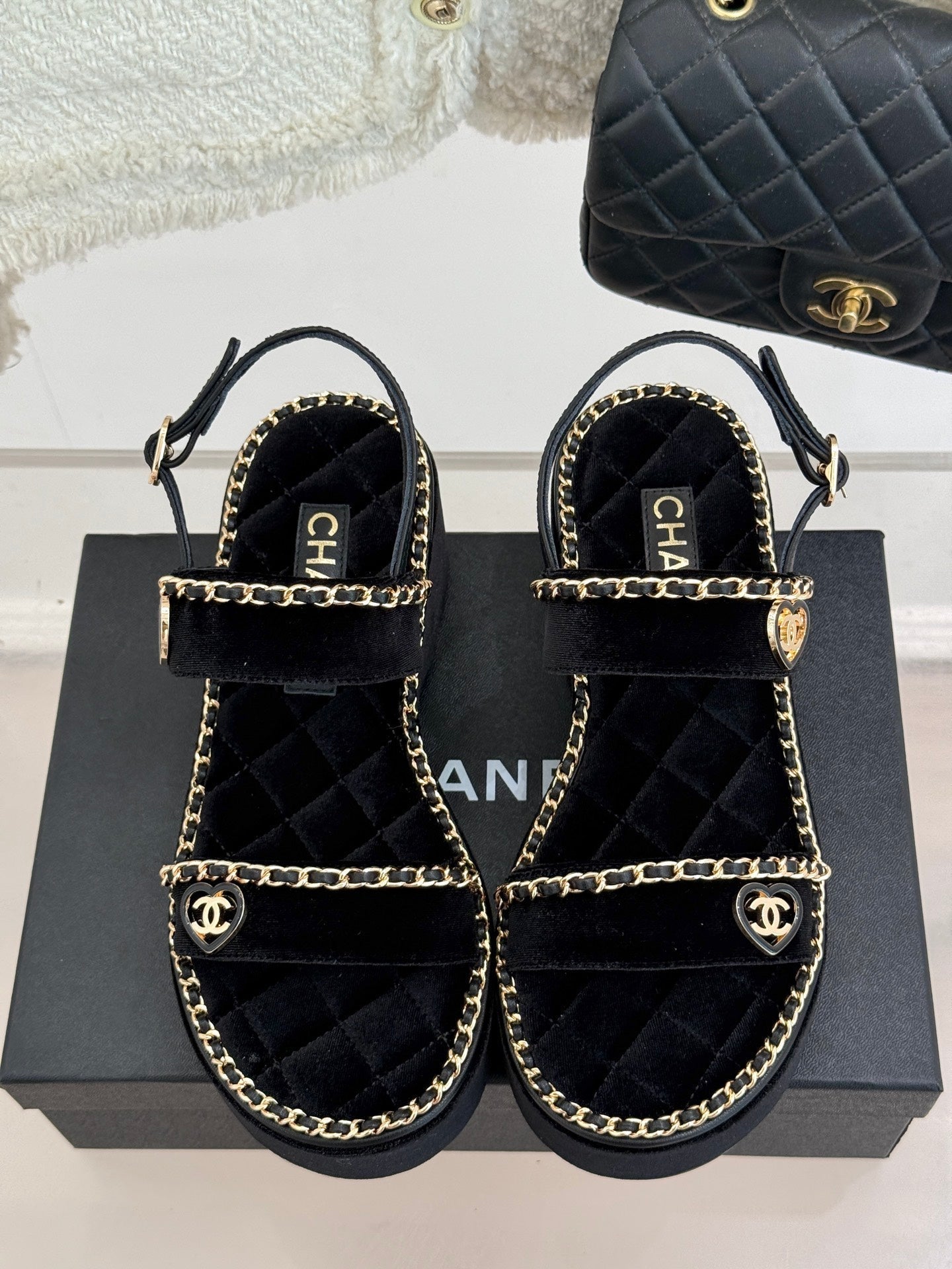 THICK-SOLED CHAIN HEART SANDAL IN BLACK VELVET