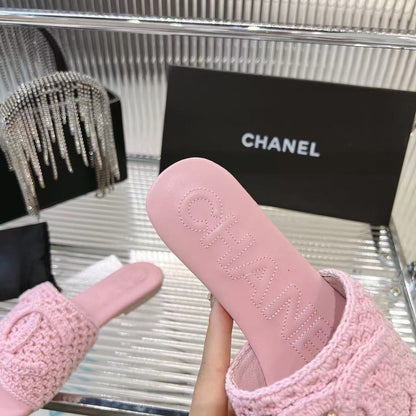 SLIPPERS LIGHT PINK SHEEPSKIN