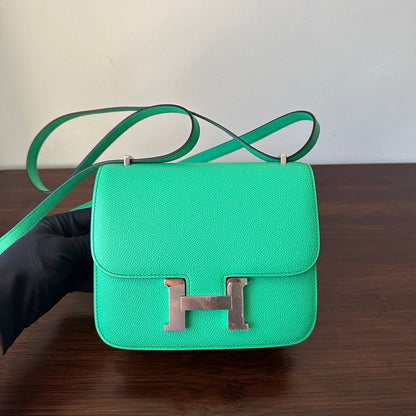 CONSTANCE 18 MINT EPSOM SILVER HARDWARE