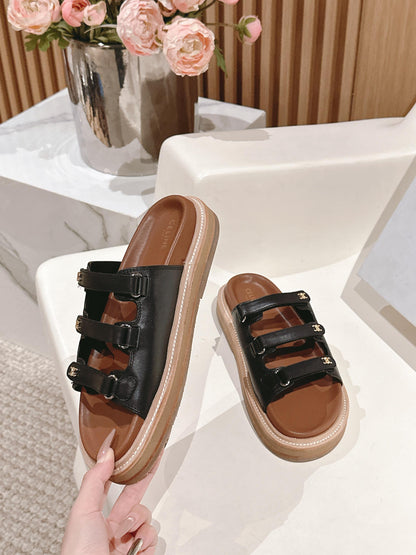TRIOMPHE SANDALS IN BLACK CALFSKIN