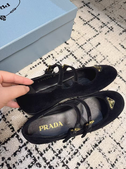MARY JANE FLAT WITH TRIANGLE LOGO IN BLACK VELVET