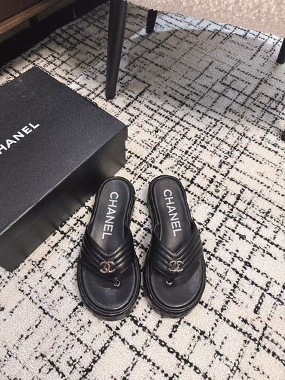 THICK-SOLED THONG SLIPPERS IN BLACK CALFSKIN