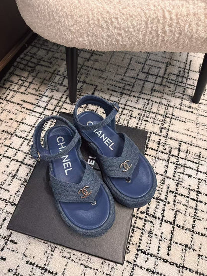 THICK-SOLED THONG SANDAL IN NAVY BLUE DENIM