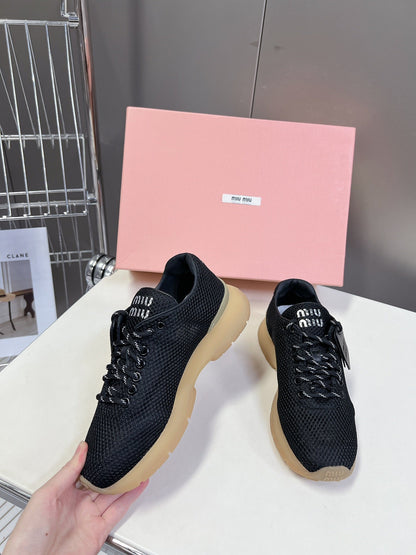 BASIC SNEAKERS IN BLACK MESH