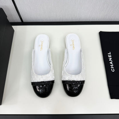 BOW MULE IN WHITE FABRIC AND BLACK CALFSKIN