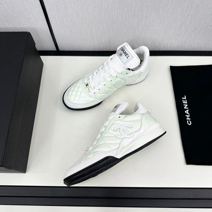 SPORTS SHOES IN GLOSSY WHITE CALFSKIN