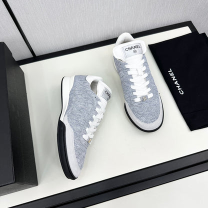 SPORTS SHOES IN GREY FABRIC
